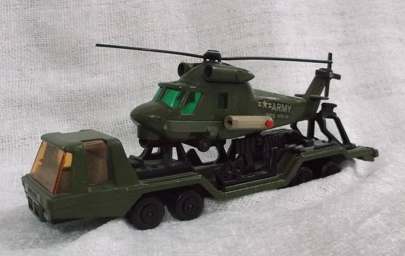 A TOTALLY COOL VINTAGE MATCHBOX LESNEY DIE CAST METAL MILITARY AIRCRAFT CARRIER AND HELICOPTER ..WOW