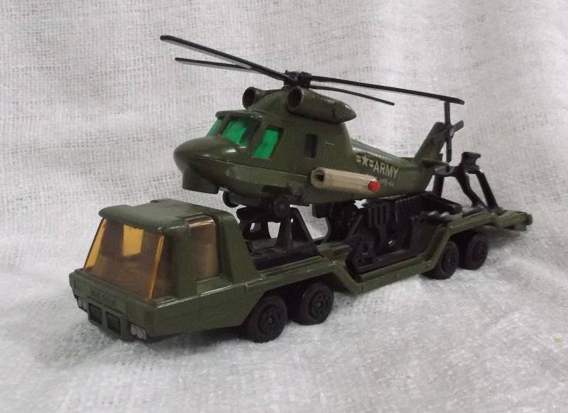 A TOTALLY COOL VINTAGE MATCHBOX LESNEY DIE CAST METAL MILITARY AIRCRAFT CARRIER AND HELICOPTER ..WOW