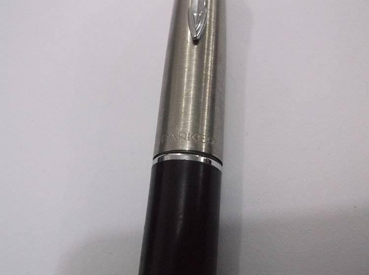 ..... A GRAND VINTAGE PARKER FOUNTAIN PEN IN GREAT CONDITION ....