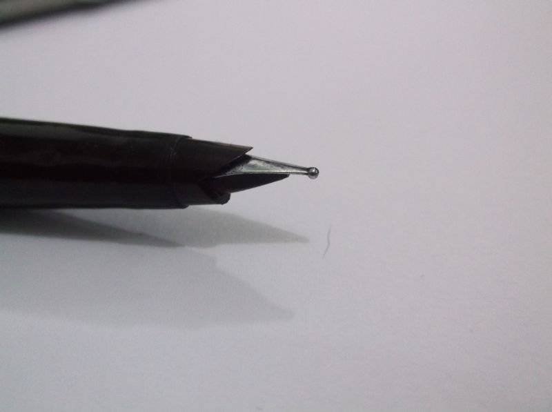 ..... A GRAND VINTAGE PARKER FOUNTAIN PEN IN GREAT CONDITION ....