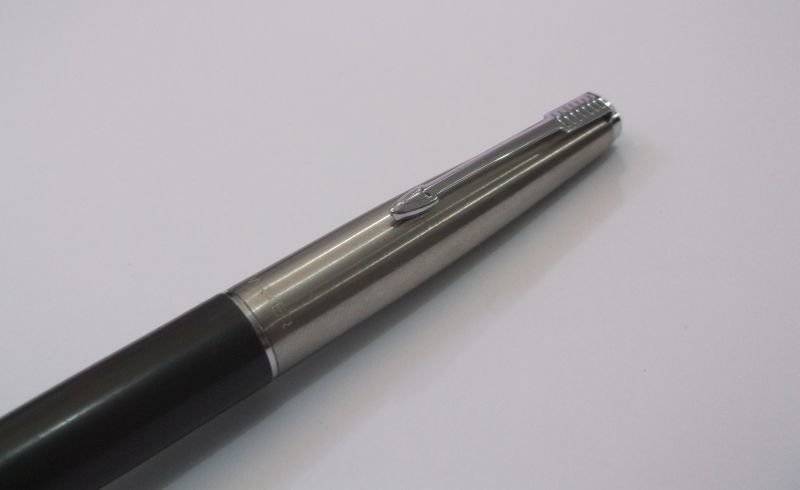 .....A VERY SMART VINTAGE PARKER FOUNTAIN PEN IN GOOD CONDITION .....