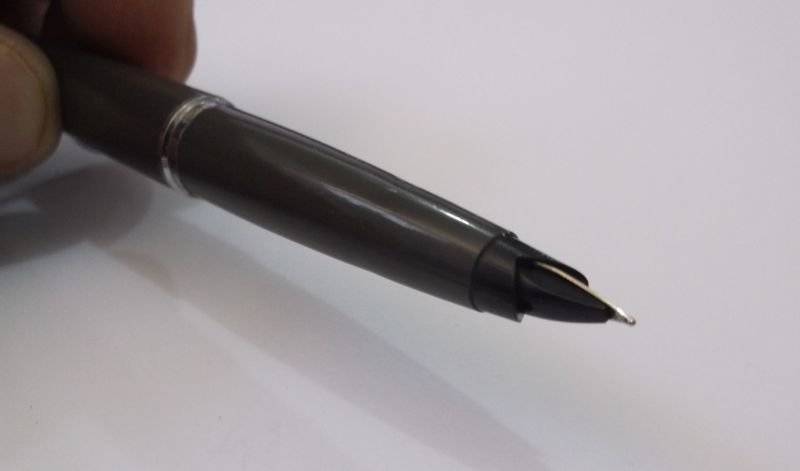 .....A VERY SMART VINTAGE PARKER FOUNTAIN PEN IN GOOD CONDITION .....