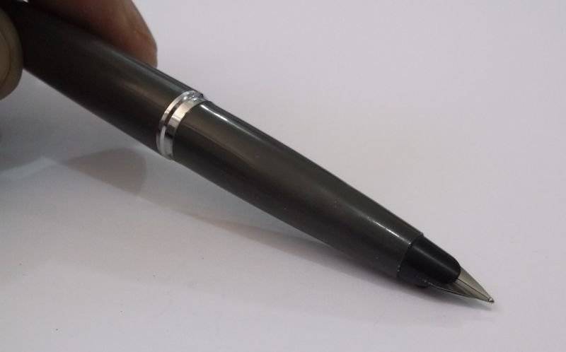 .....A VERY SMART VINTAGE PARKER FOUNTAIN PEN IN GOOD CONDITION .....