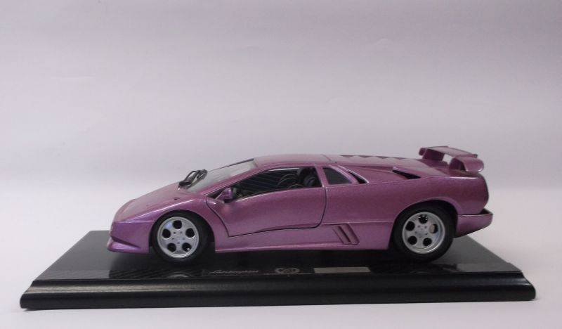 WOW !! A SUPERB QUALITY DIE CAST METAL 1:18 SCALE DISPLAY MODEL OF THE LAMBORGHINI 30 SE...STUNNER !
