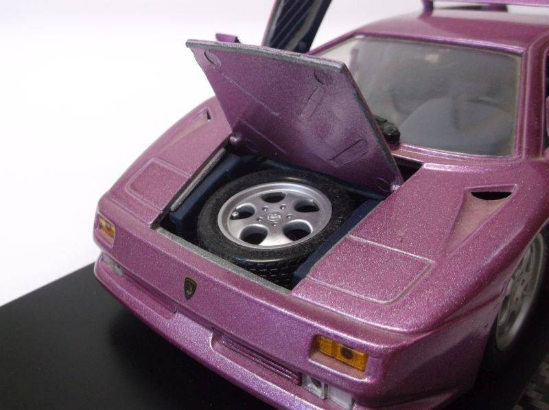 WOW !! A SUPERB QUALITY DIE CAST METAL 1:18 SCALE DISPLAY MODEL OF THE LAMBORGHINI 30 SE...STUNNER !