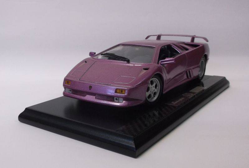WOW !! A SUPERB QUALITY DIE CAST METAL 1:18 SCALE DISPLAY MODEL OF THE LAMBORGHINI 30 SE...STUNNER !