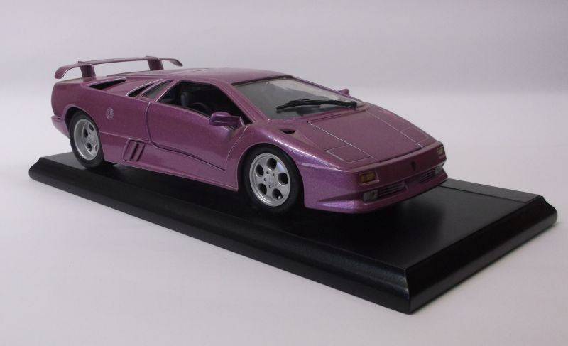 WOW !! A SUPERB QUALITY DIE CAST METAL 1:18 SCALE DISPLAY MODEL OF THE LAMBORGHINI 30 SE...STUNNER !