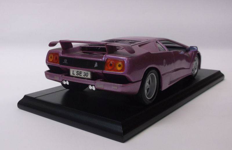 WOW !! A SUPERB QUALITY DIE CAST METAL 1:18 SCALE DISPLAY MODEL OF THE LAMBORGHINI 30 SE...STUNNER !