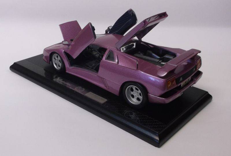WOW !! A SUPERB QUALITY DIE CAST METAL 1:18 SCALE DISPLAY MODEL OF THE LAMBORGHINI 30 SE...STUNNER !