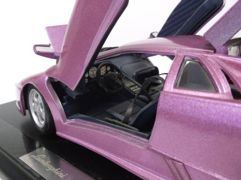 WOW !! A SUPERB QUALITY DIE CAST METAL 1:18 SCALE DISPLAY MODEL OF THE LAMBORGHINI 30 SE...STUNNER !