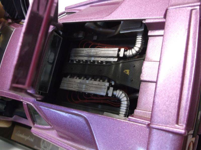 WOW !! A SUPERB QUALITY DIE CAST METAL 1:18 SCALE DISPLAY MODEL OF THE LAMBORGHINI 30 SE...STUNNER !