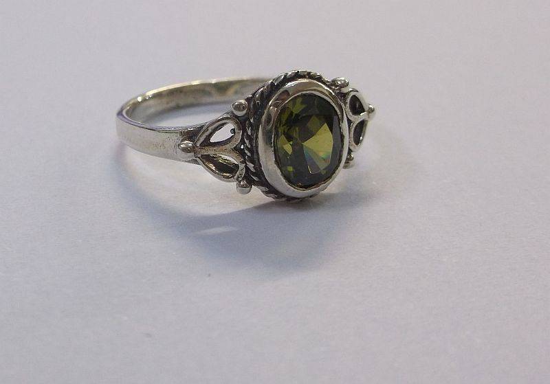 WOW !!! A VERY STYLISH SOLID STERLING SILVER RING SET WITH A FACETED GREEN STONE ....LAST ONE !!!