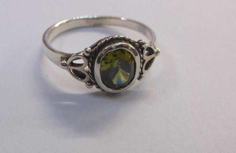 WOW !!! A VERY STYLISH SOLID STERLING SILVER RING SET WITH A FACETED GREEN STONE ....LAST ONE !!!