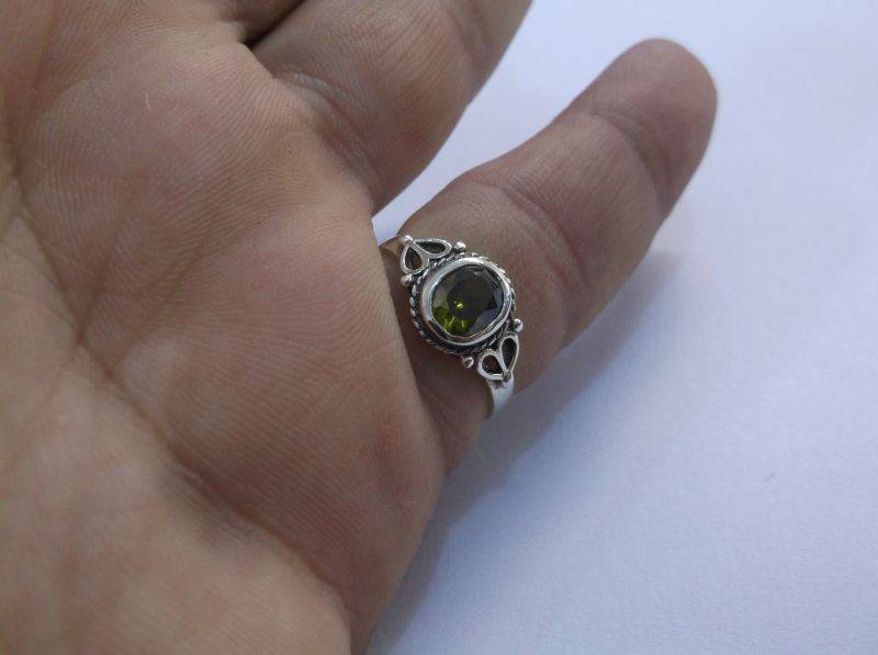 WOW !!! A VERY STYLISH SOLID STERLING SILVER RING SET WITH A FACETED GREEN STONE ....LAST ONE !!!