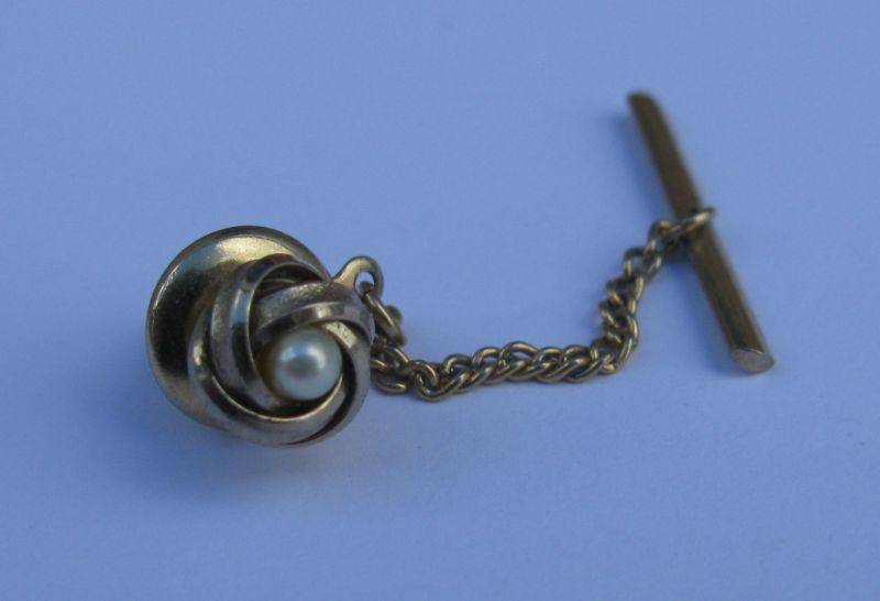 BROOCH / PIN - FAUX PEARL