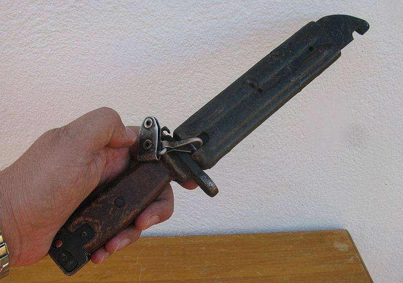 WOW !! WOW !! A TOTALLY COOL ORIGINAL VINTAGE ""AK47"" BAYONET WITH SHEATH ...WICKED !!