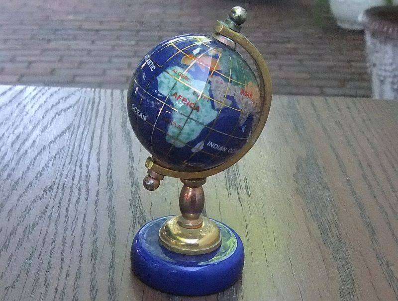 A FABULOUS VINTAGE GEM STONE INLAID WORLD GLOBE ORNAMENT ...NEW VALUE $40 !!