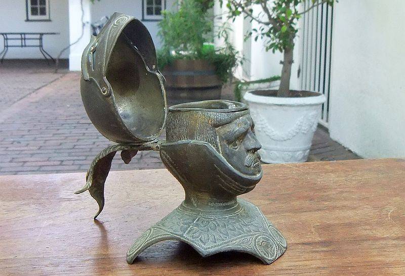 AN ABSOLUTELY AWESOME RARE OLD SOLID METAL KNIGHTS HEAD INKWELL !! WHAT A FACE !! WOW !! WOW !!