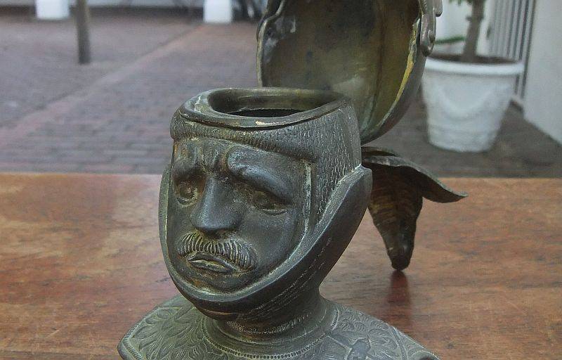 AN ABSOLUTELY AWESOME RARE OLD SOLID METAL KNIGHTS HEAD INKWELL !! WHAT A FACE !! WOW !! WOW !!