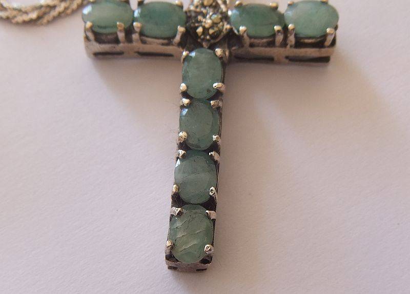 A STYLISH STERLING SILVER NECKLACE WITH A STERLING SILVER CROSS PLUS 3 STERLING SILVER RINGS !! WOW