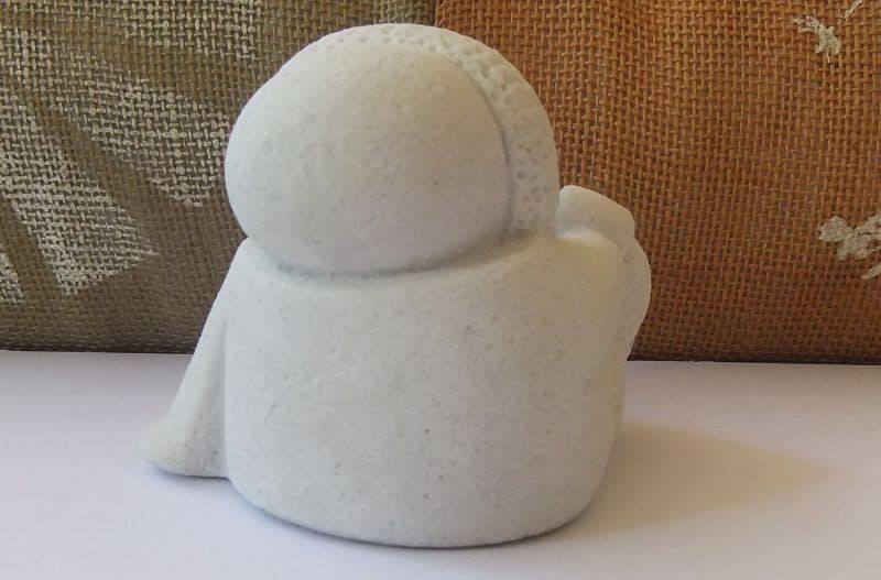 A VINTAGE ESKIMO FIGURE BY MARBELL STONE ART OF BELGIUM - DISCONTINUED PIECE !!