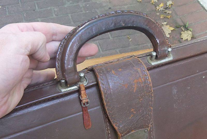NICE FIND !! A VINTAGE GENUINE LEATHER SATCHEL OR BRIEF CASE ... OLD SCHOOL QUALITY !!