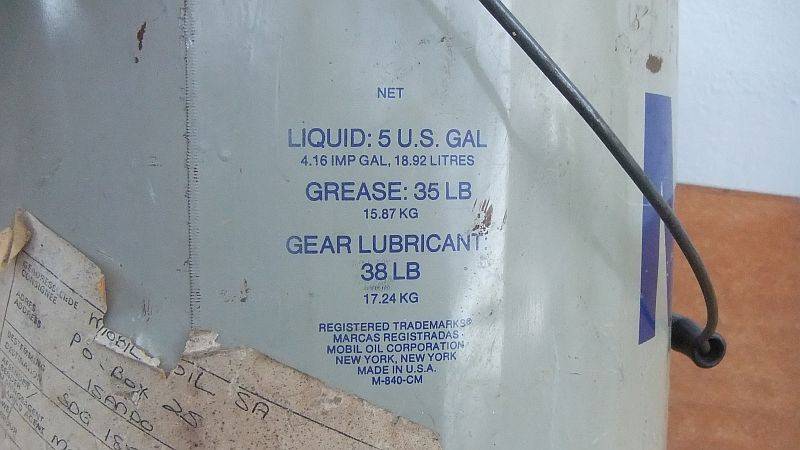 FOR THE PETROL JUNKIES !! A VINTAGE MOBIL GREASE TUB ...COOL ADVERTISING PIECE !! RARELY SEEN