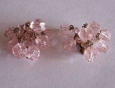 VINTAGE CLIP ON EARRINGS