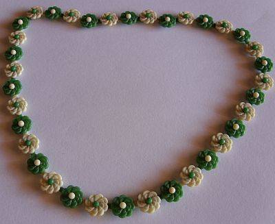 VINTAGE PLASTIC POP NECKLACE