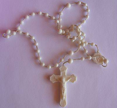 VINTAGE PLASTIC ROSARY