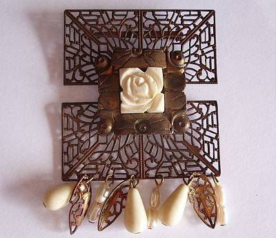 LARGE VINTAGE BROOCH