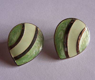 VINTAGE PIERCED EARRINGS