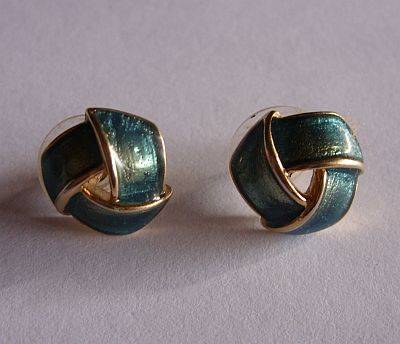 VINTAGE PIERCED EARRINGS