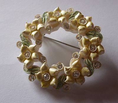 VINTAGE BROOCH - DAISIES