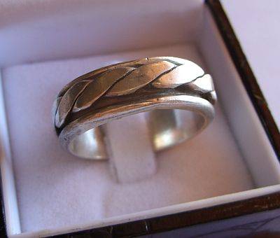 A STERLING SILVER WORRY RING - MEXICO 925
