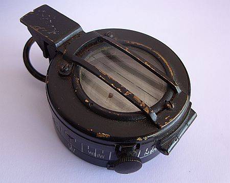 AWESOME WORLD WAR 2 MILITARY COMPASS MADE IN LONDON 1943 !! FULLY STAMPED