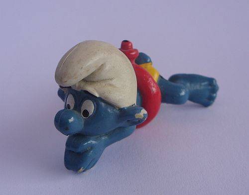 1977 VINTAGE SWIMMING SMURF BY PEYO - MADE IN HONG KONG