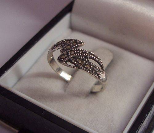 A CLASSY & DAINTY STERLING SILVER RING SET WITH MARCASITE !!!