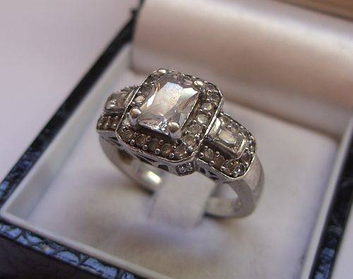 A GORGEOUS SOLID STERLING SILVER RING SET WITH FANTASTIC FACETED GEMS !!!!