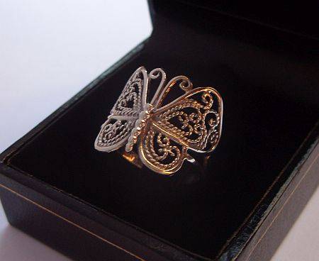 A VERY SPECIAL SOLID STERLING SILVER FILIGREE TYPE BUTTERFLY RING !!! CATCH IT IF YOU CAN .....
