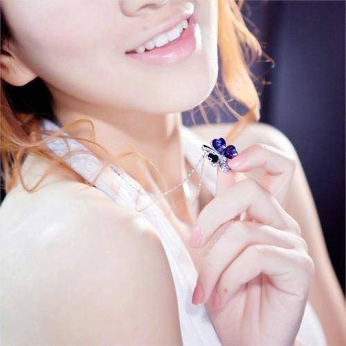 EXQUISITE! Dark Blue Four Leaf Clover Necklace Made With Swarovski Elements - STYLISH DESIGN!