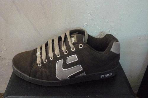 Mens Brown Etnies - size 11