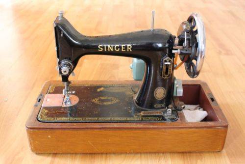 Model 99k Electric Singer Sewing Machine complete in carrying case