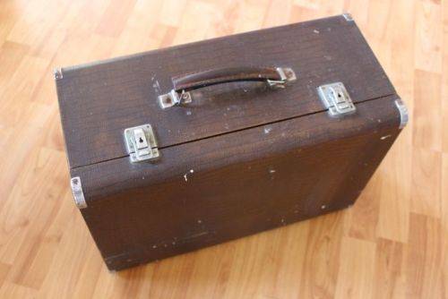 Model 99k Electric Singer Sewing Machine complete in carrying case