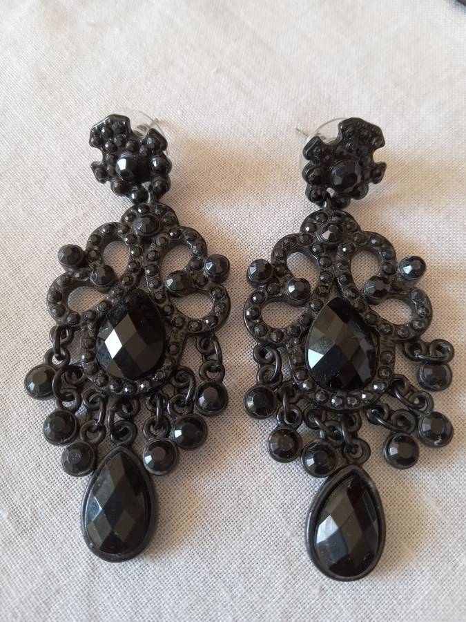 A Pair Of Black Drop Dangle Earrings - (70mm x 28mm)