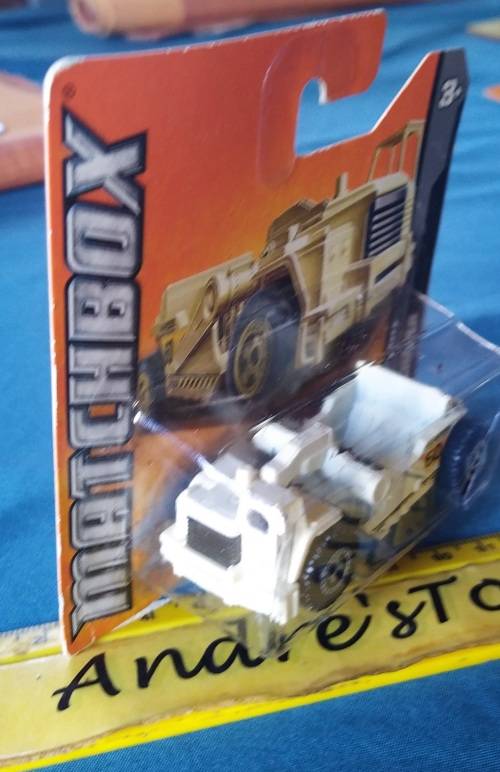 2011 Matchbox ~ 40/75 Scraper ~ Mint on Short card