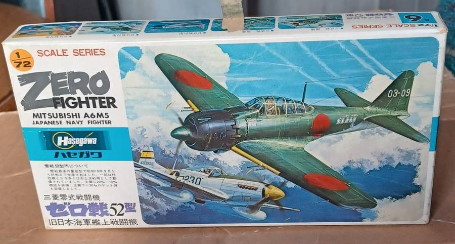 Zero Fighter ~ Mitsubishi A6M5 ~ Plastic  Kit ~ 1:72 scale