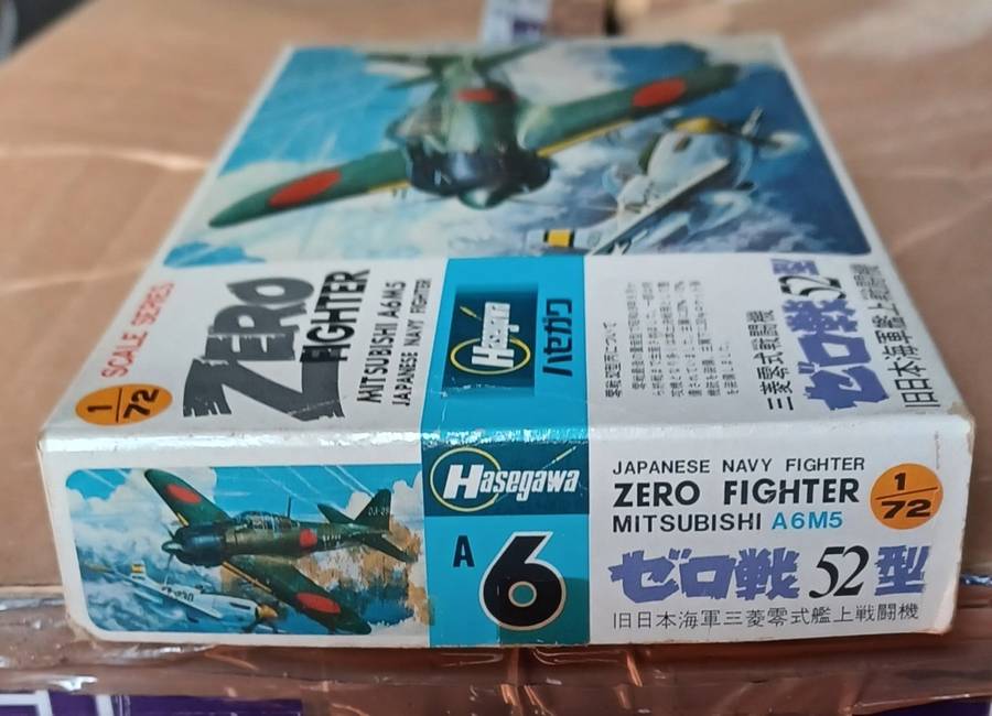 Zero Fighter ~ Mitsubishi A6M5 ~ Plastic  Kit ~ 1:72 scale