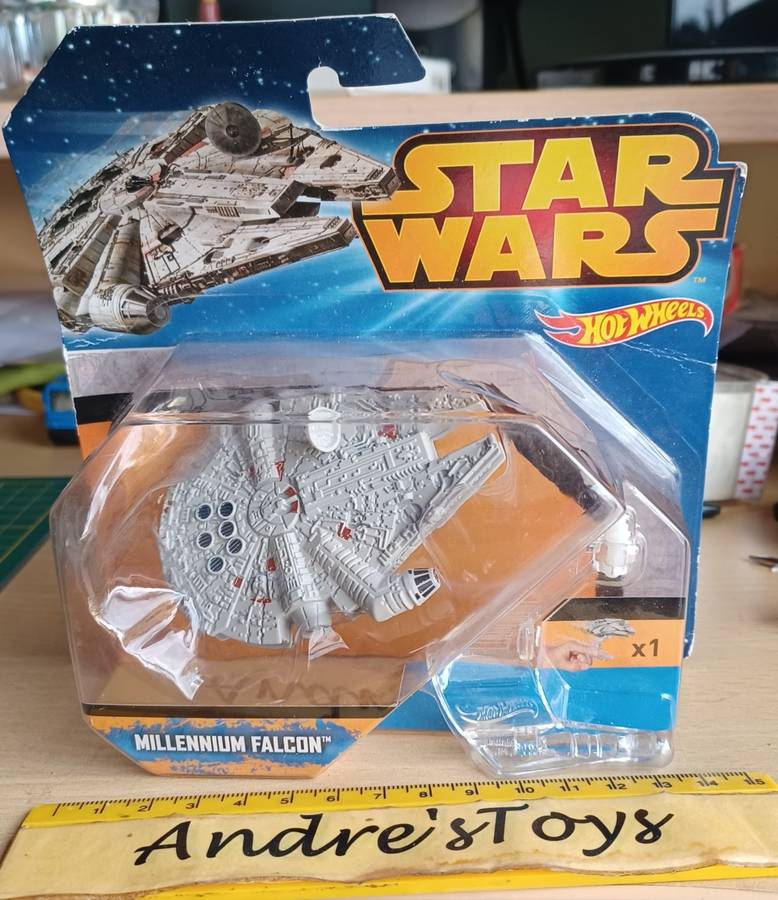 Hotwheels ~ Star Wars ~ Millennium Falcon ~ Carded