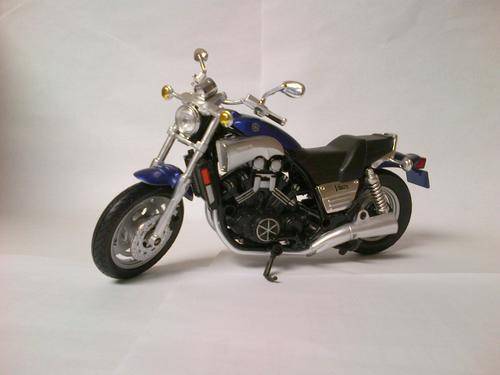 Maisto ~ Yamaha Vmax  ~ no box